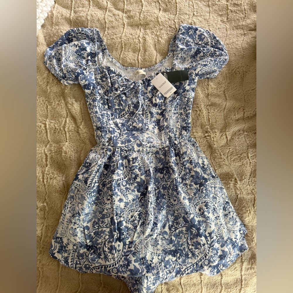 Hollister NWT XXS Blue and White Floral Romper